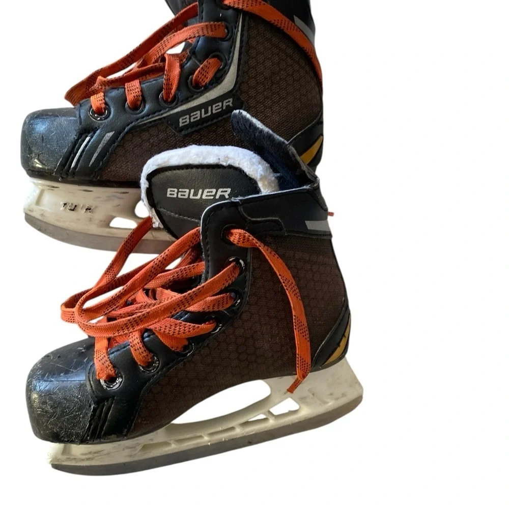 Bauer Supreme One.8, 4.5 D hockey skates, black orange laces